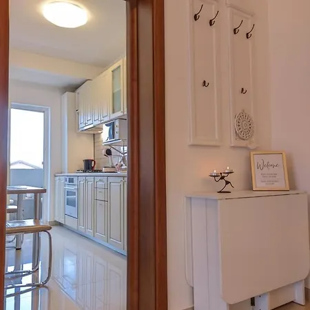 Stylish Sunrise - Balcony & Parking 公寓 布加勒斯特