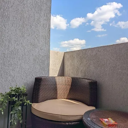 Stylish Sunrise - Balcony & Parking 布加勒斯特
